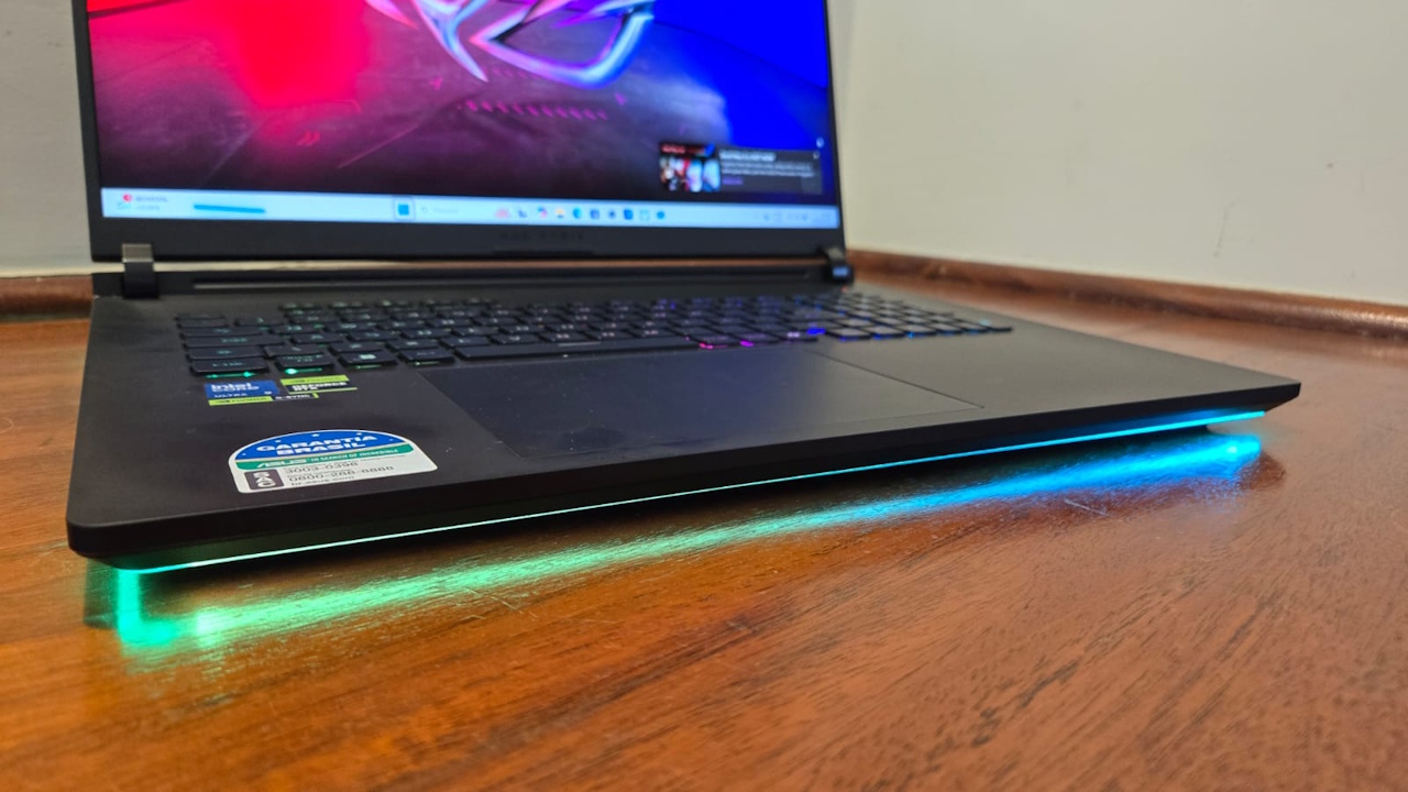 ROG Strix Scar 18 ROG Strix Scar 18 - base 360 RGB
