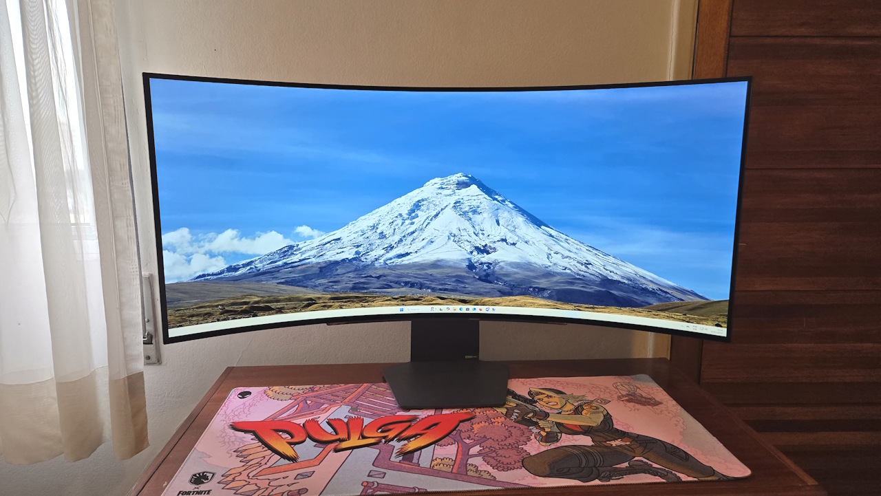 LG UltraGear OLED Curvo 45GS95QE LG UltraGear OLED Curvo 45GS95QE - design e acabamento