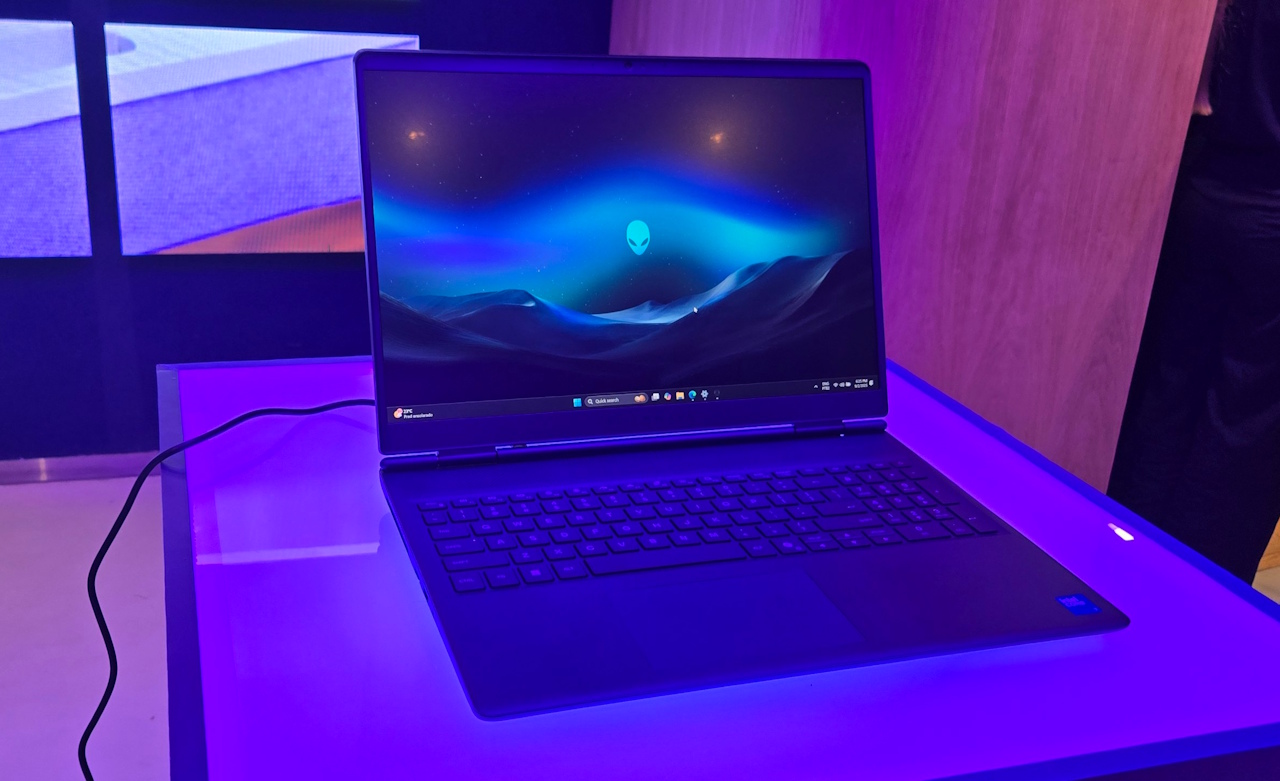 Alienware 16 Alienware 16 Aurora